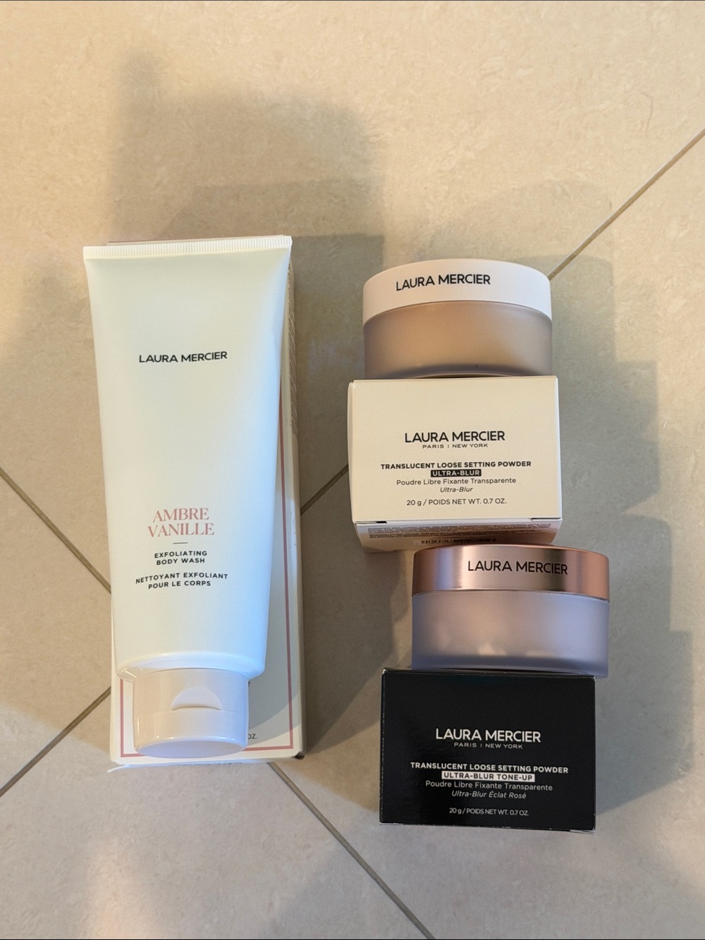 Laura Mercier powder and body wash set